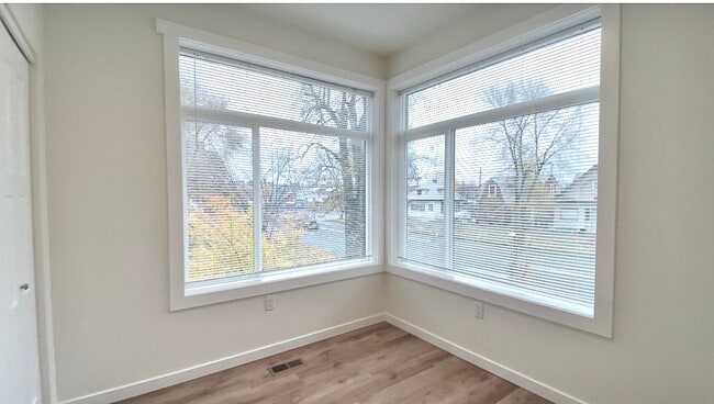 Bedroom - 2511 N Hamilton St