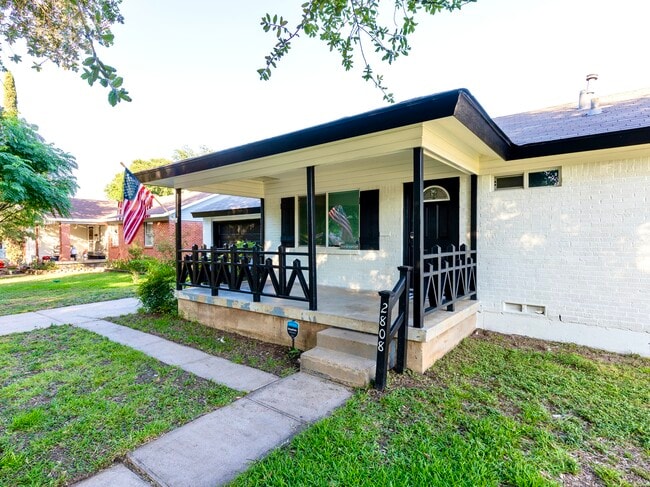 Building Photo - 2808 Grayson Dr