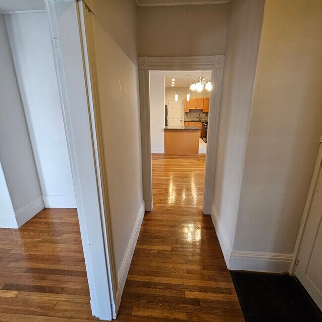 Building Photo - 384 Washington St