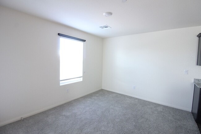 Building Photo - THREE BEDROOMS ALL WITH PRIVATE BATHROOMS