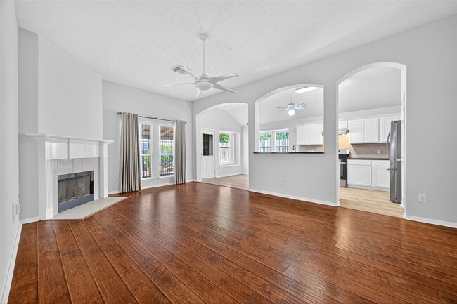 Building Photo - 14007 Hillingdale Ln