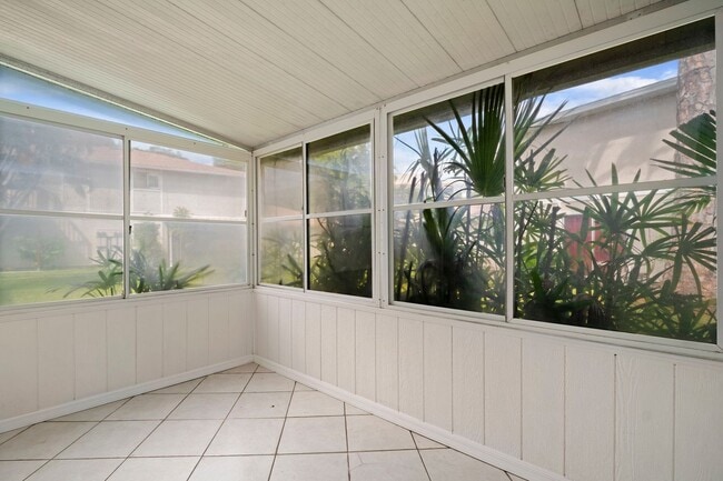 Building Photo - Beautiful Two-story condo 2bedrooms 2 baths with garage in Fort Myers