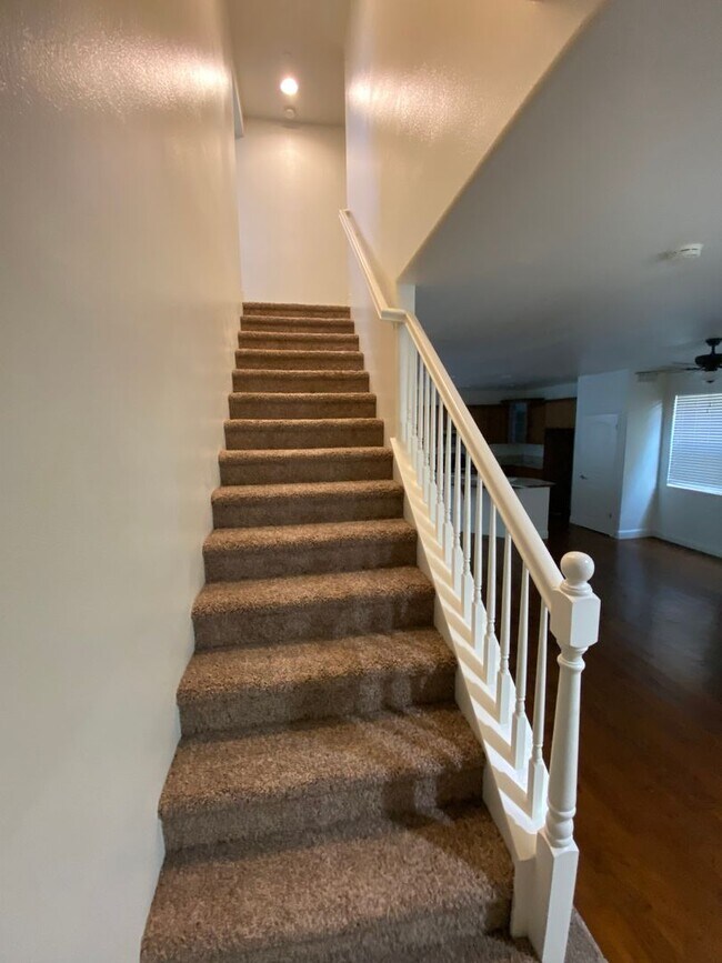 Building Photo - Beautiful 2 Story Home in Gated Avalon Com...