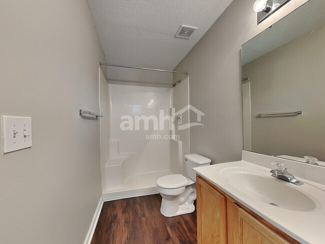 Building Photo - 121 Golden Crest Ct