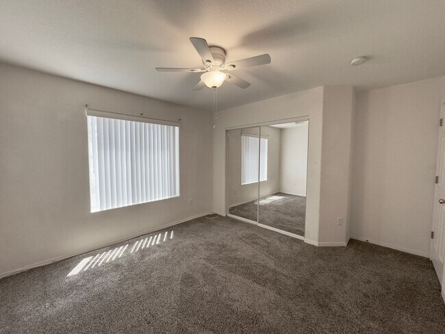 Building Photo - Nice Family Home