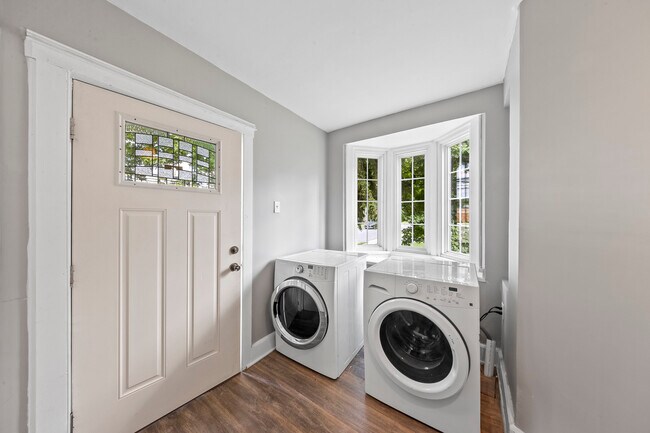 Building Photo - 56 E Madison Ave