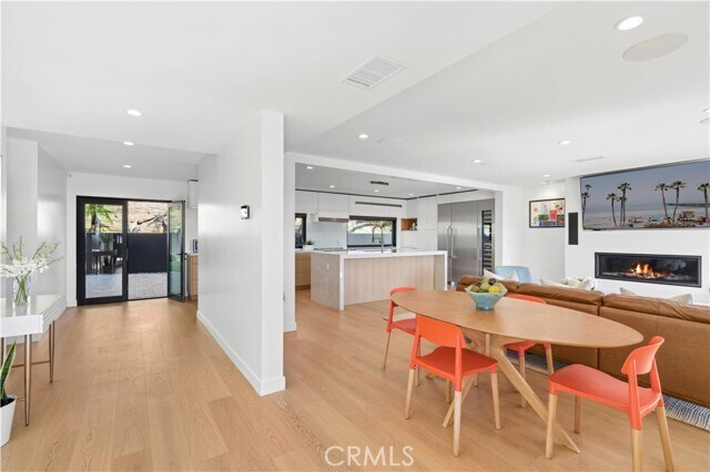 Building Photo - 2880 Zell Dr