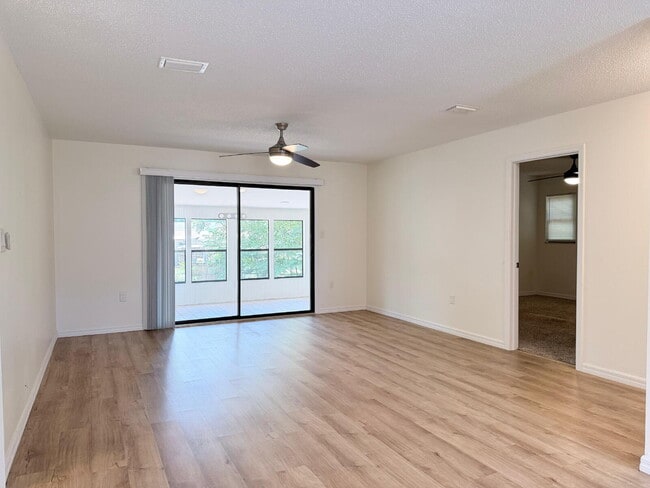 Building Photo - Available Now | Move-In Ready Rental in SE Ocala/Silversprings Shores