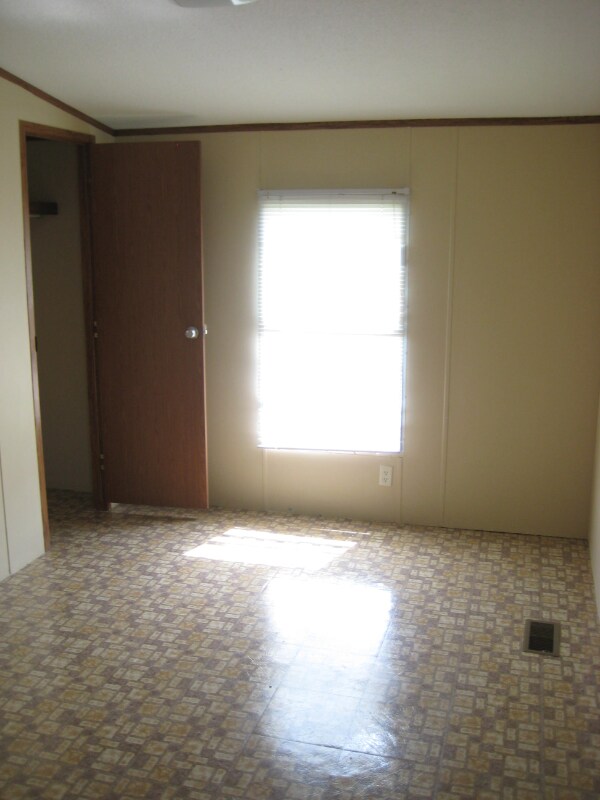 Building Photo - 124 Angie Dr
