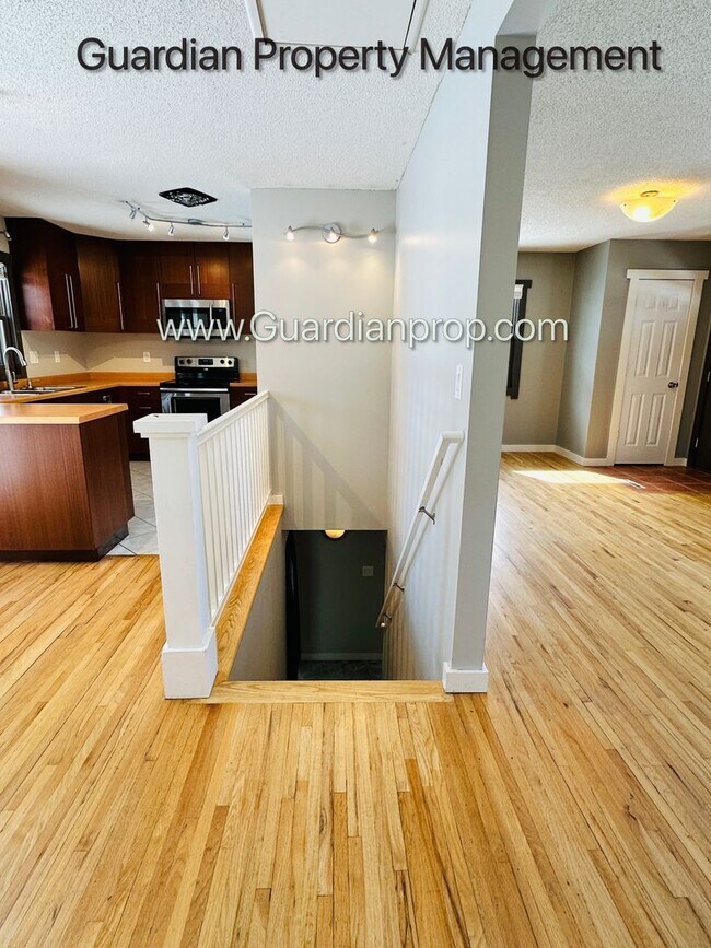 Building Photo - Richfield Single Family Home, Fenced Yard, 2 Car Garage, Dishwasher