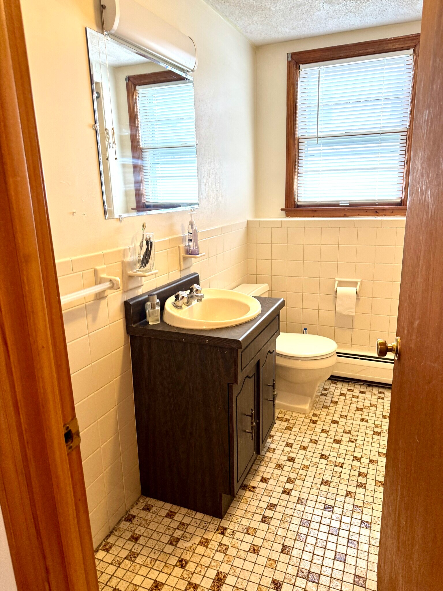 Building Photo - 93 Sigourney St