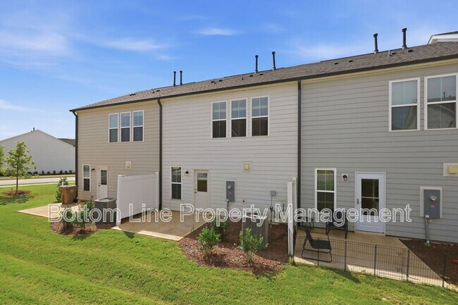 Building Photo - 460 Glen Clova Dr