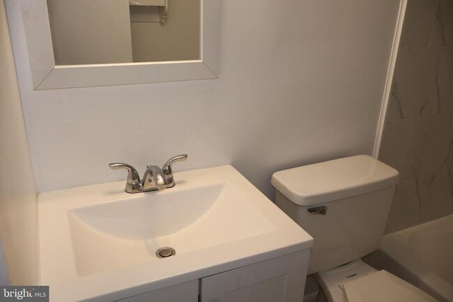 Building Photo - 4951 Americana Dr