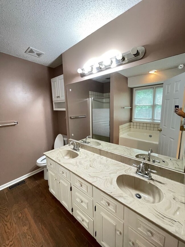 Building Photo - East Side Ranch on Cul-de-Sac