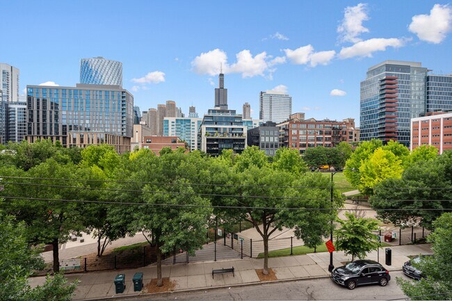 Building Photo - 106 S Sangamon St