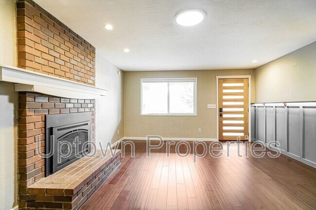 Building Photo - 7880 SW 69th Ave