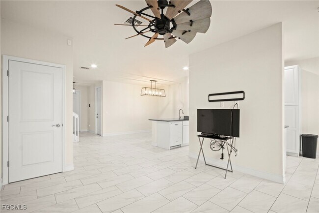 Building Photo - 15851 Portofino Springs Blvd