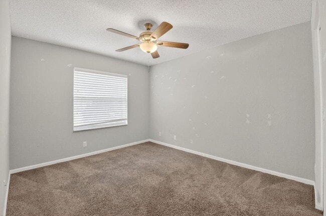 Building Photo - 18196 Clear Brook Cir