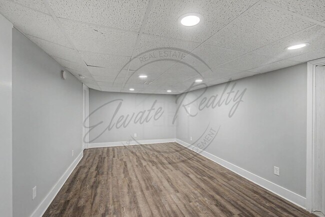 Building Photo - Four Bedroom Ranch with Finished Basement in Clarksville!