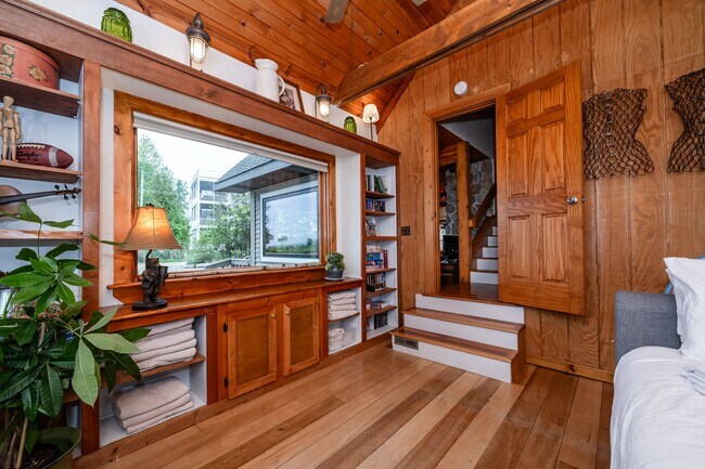 Building Photo - 7258 E Beach Dr