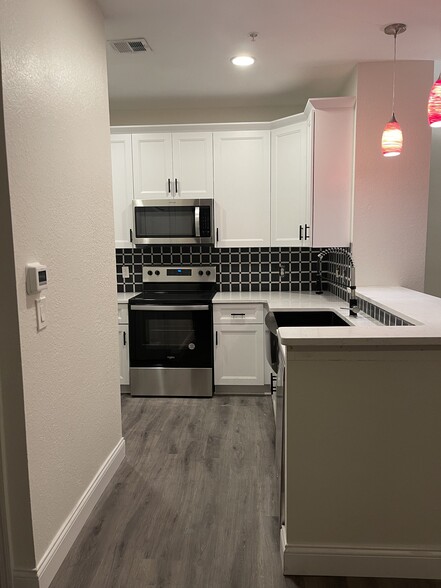 Building Photo - 1150 Lake Shadow Cir