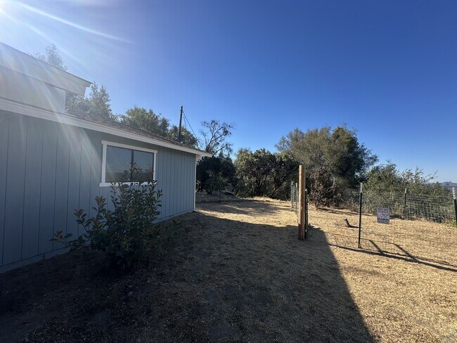 Building Photo - 33030 Rd 233