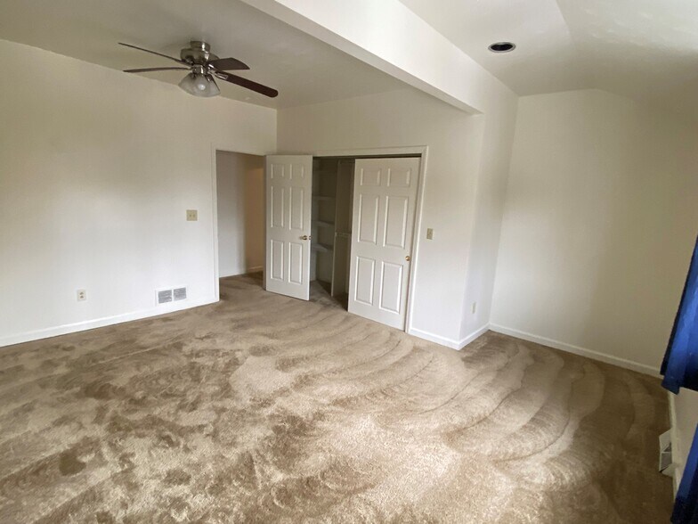 Building Photo - 1501 Summit St