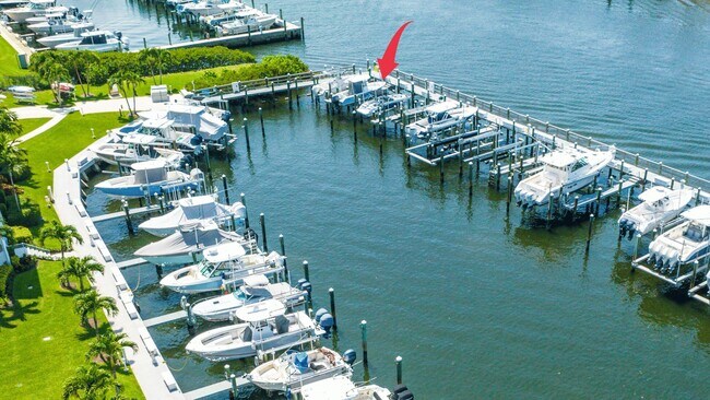 Building Photo - 1044 Bay Colony Dr S