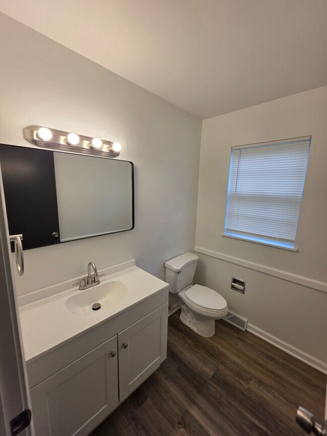 Building Photo - 4209 Defoe Dr