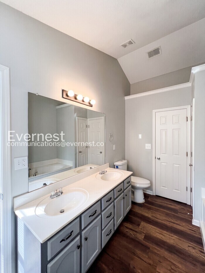 Building Photo - 5370 Woodchase Dr