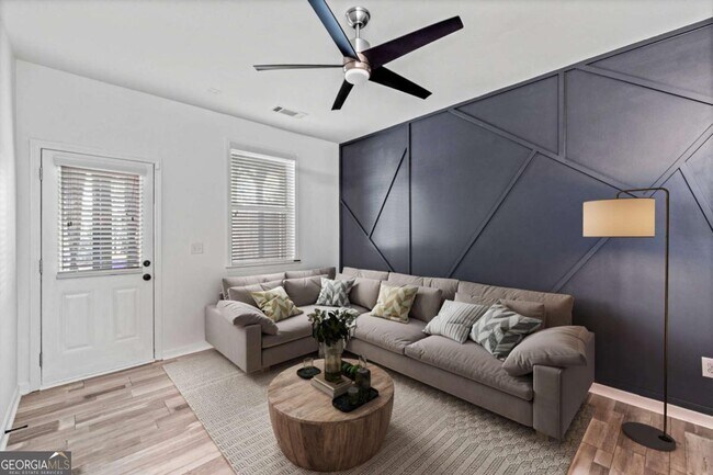 Building Photo - 4228 Laurel Creek Ct SE