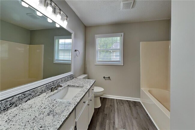 Building Photo - 108 Ivy Trace Ln