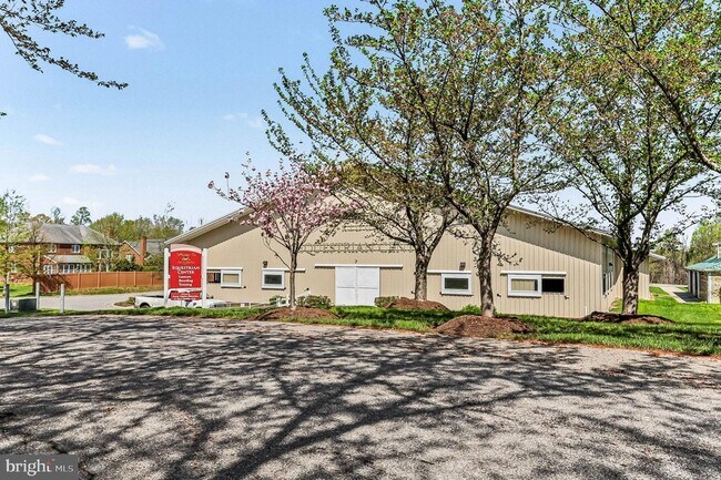 Building Photo - 10878 Foxtrot Cir
