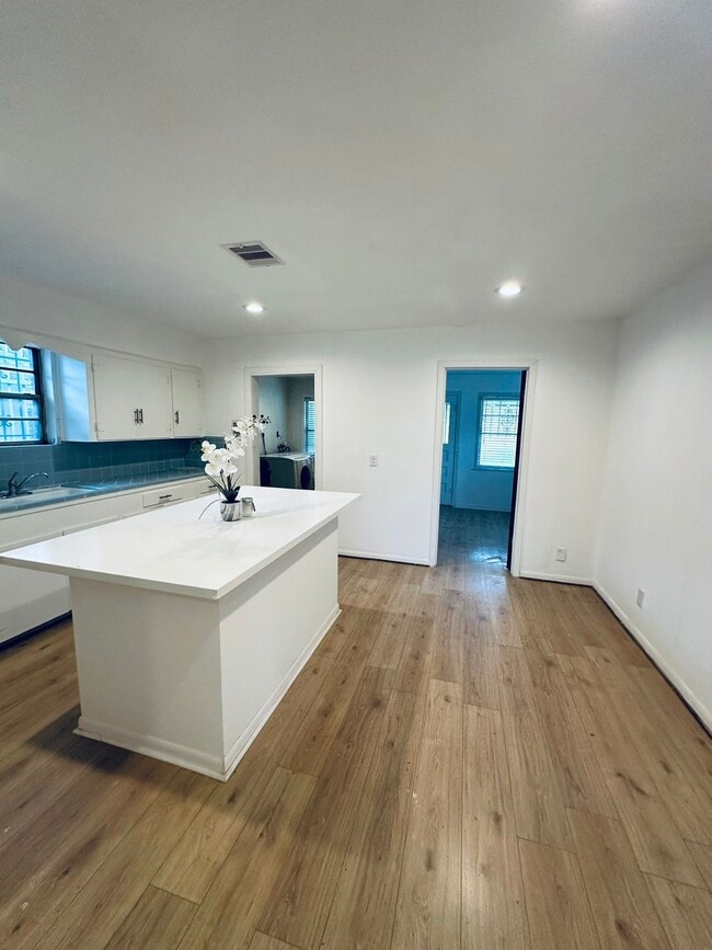 Building Photo - 4410 Billingsley St