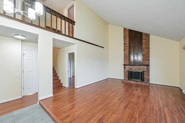 Building Photo - Spacious 4 Bed/2 Bath in Desirable Willow Creek.