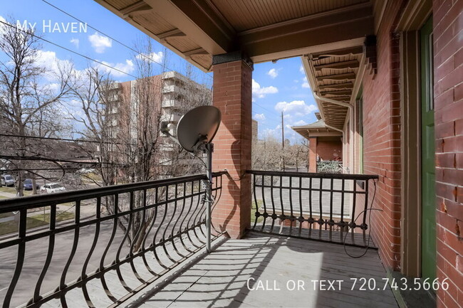 Building Photo - Historic townhome with recent upgrades.