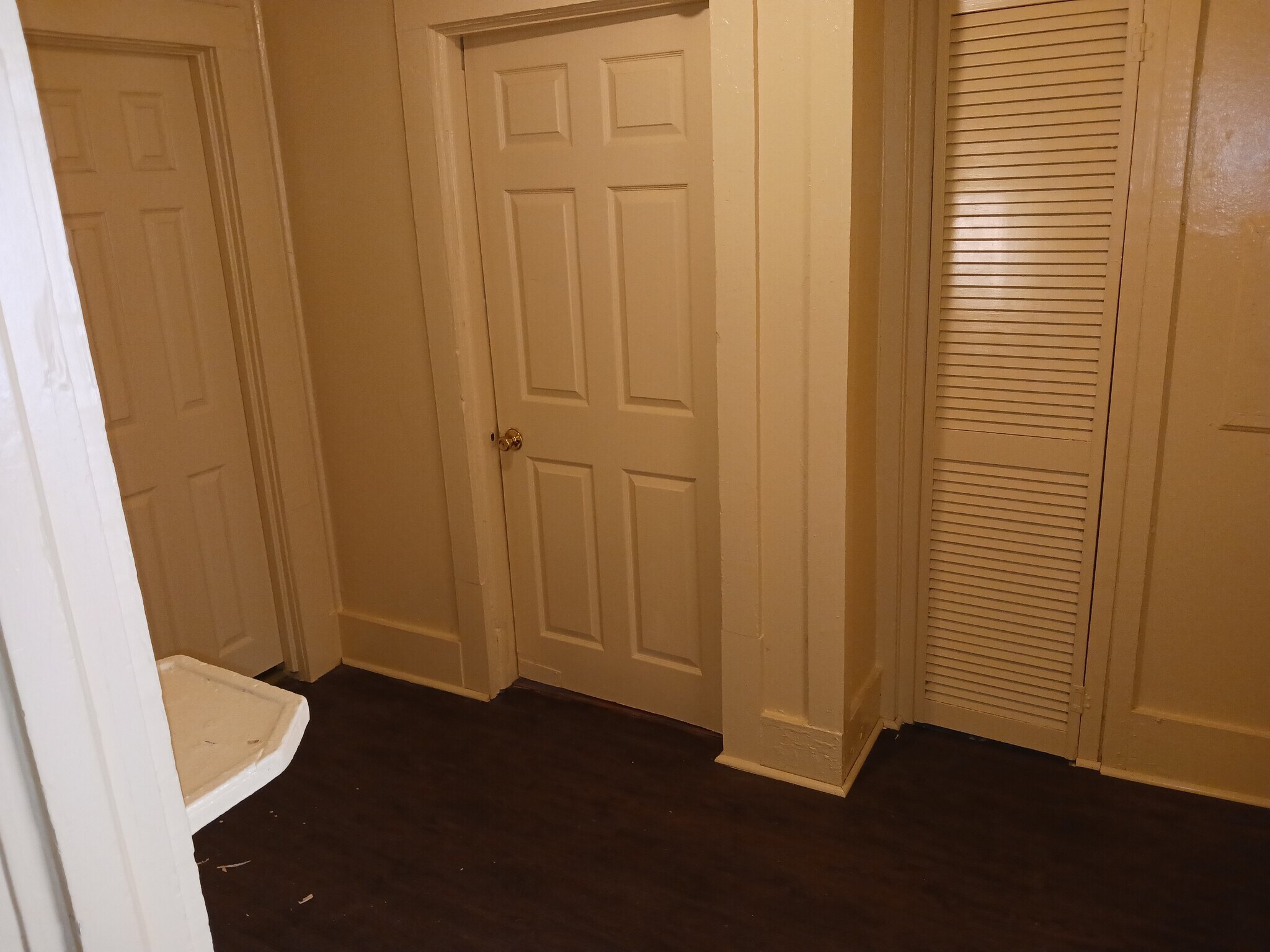 Foyer - 1014 Henley St