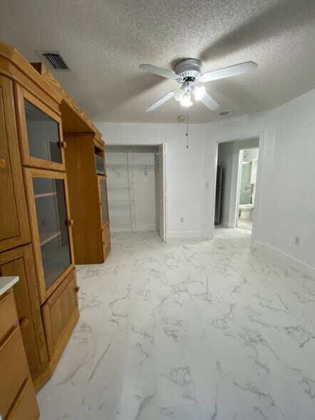 Building Photo - 9149 SW 157th Ct