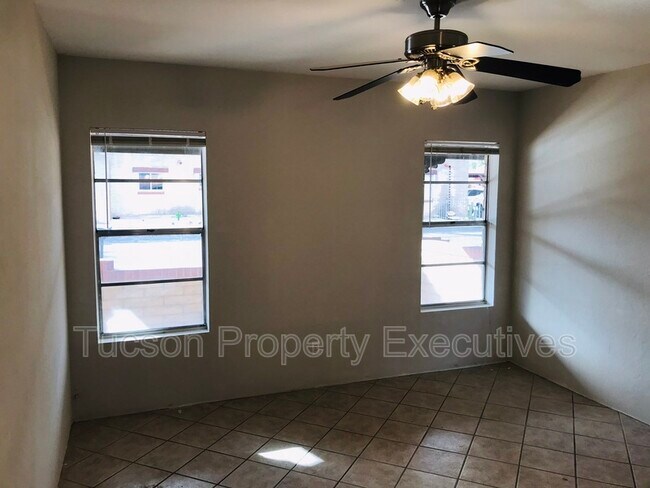 Building Photo - 7742 E Tanque Verde Ln