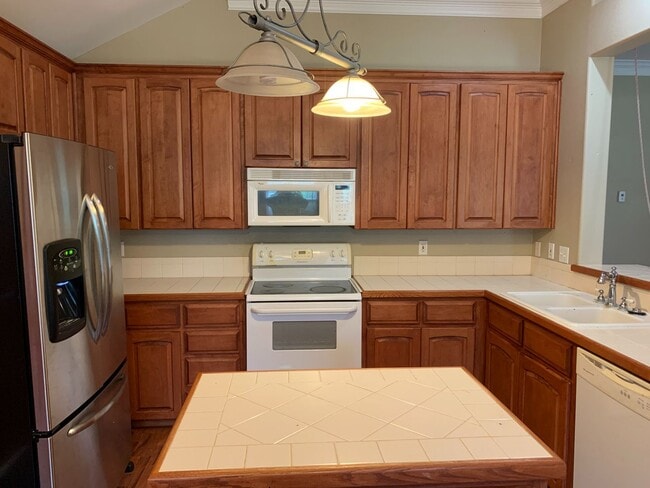 Building Photo - 8811 Laurel Ridge