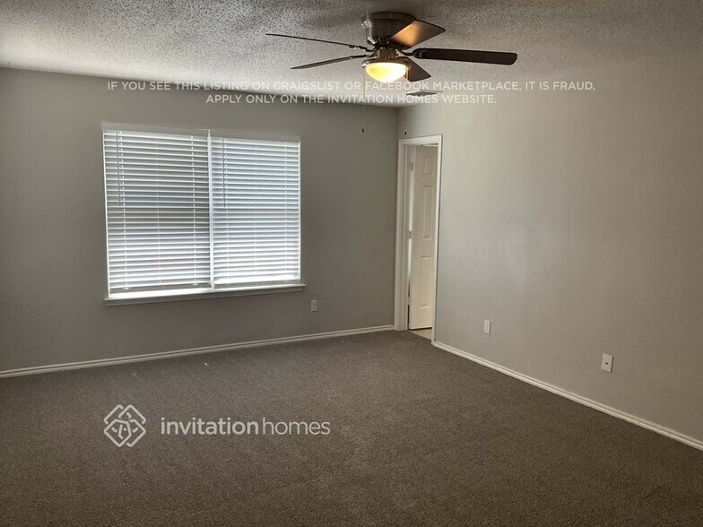 Building Photo - 910 Simi Dr