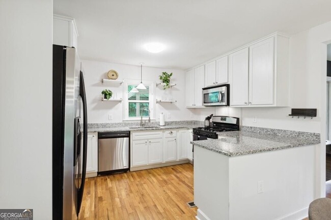 Building Photo - 1049 Brookdale Dr