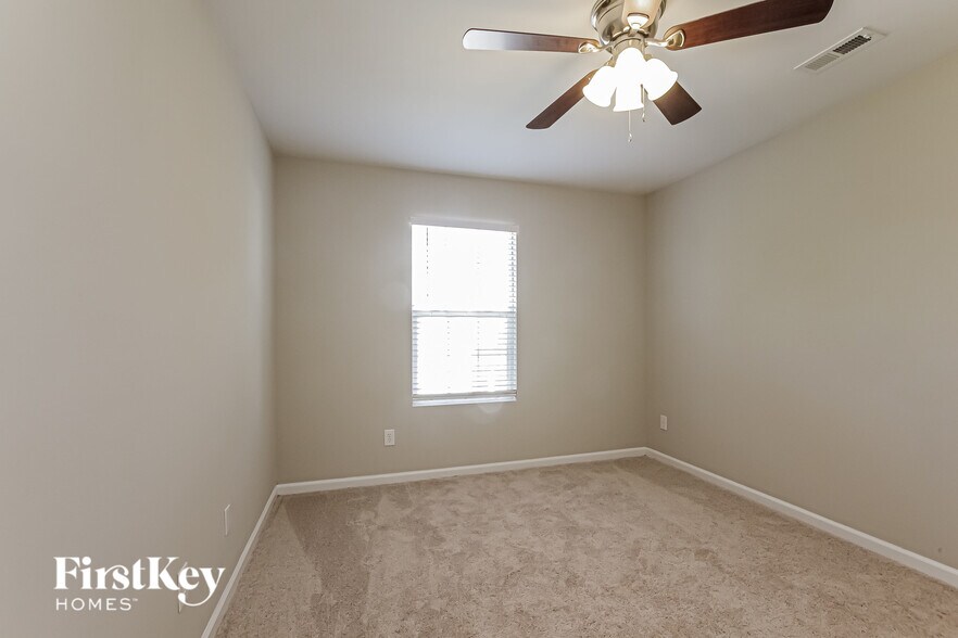 Building Photo - 2301 Jacobs Ct