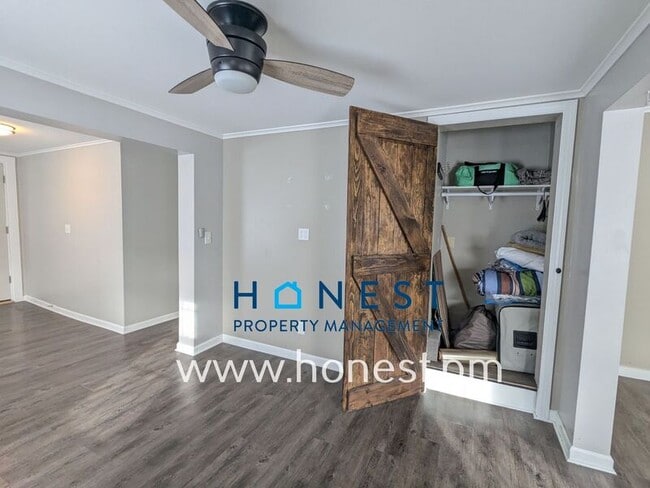 Building Photo - 162 College Ave