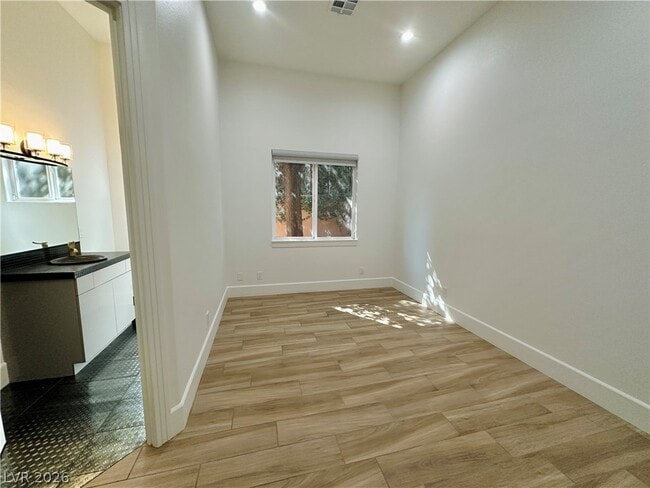 Building Photo - 2025 Grouse St