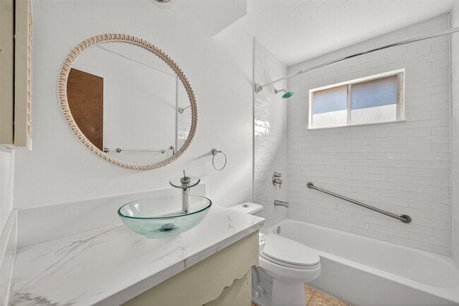 Building Photo - 9218 Rowan Ln