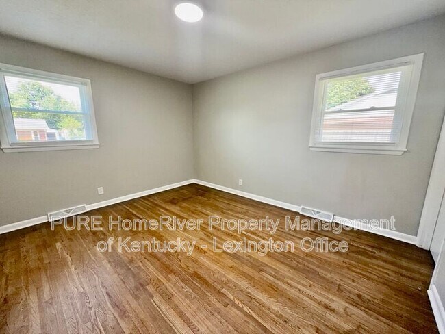 Building Photo - 629 Kent Dr