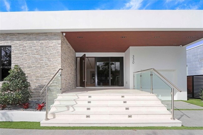Building Photo - 330 SW 19th Rd