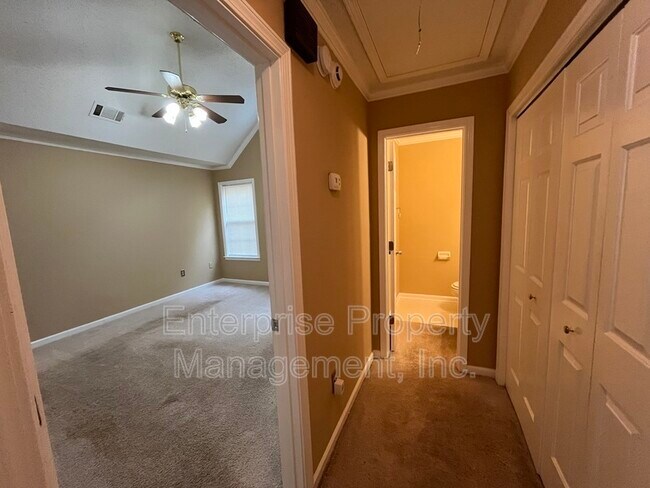Building Photo - 8642 Pantherburn Cir N