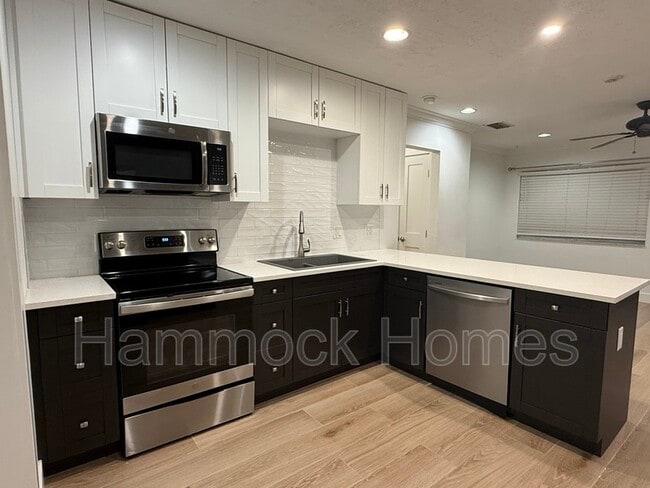 Building Photo - 5505 S Lois Ave